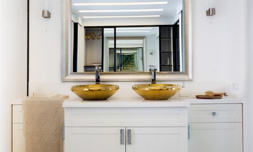 Villa Veyron 493 — 73