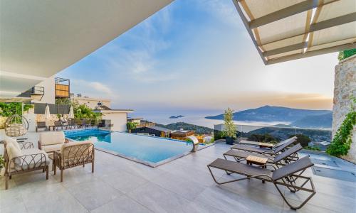 Villa July — 11