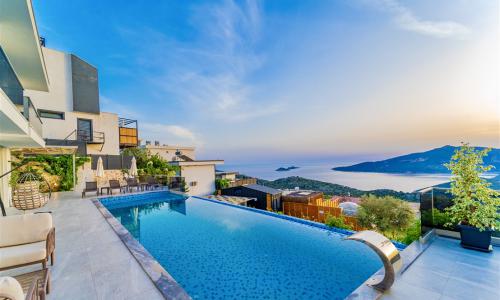 Villa July — 12