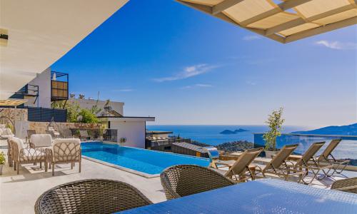 Villa July — 28