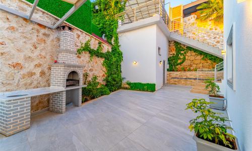 Villa July — 26