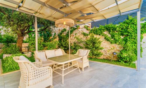 Villa July — 32
