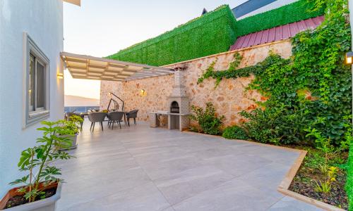 Villa July — 20