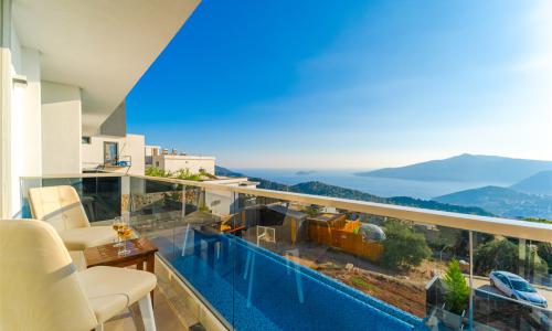 Villa July — 19