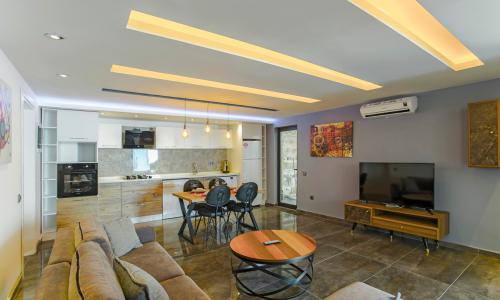 Villa Tarz — 44