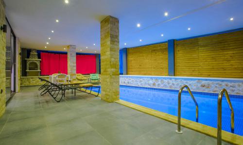 Villa Tarz — 56