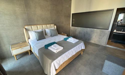 Villa Royal Life — 112