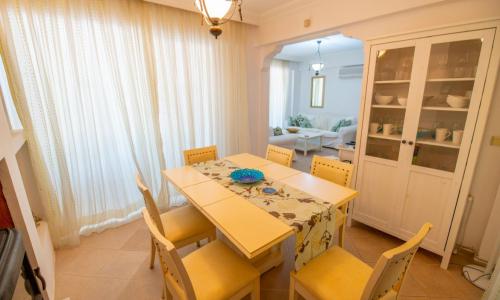 Villa Alora — 18