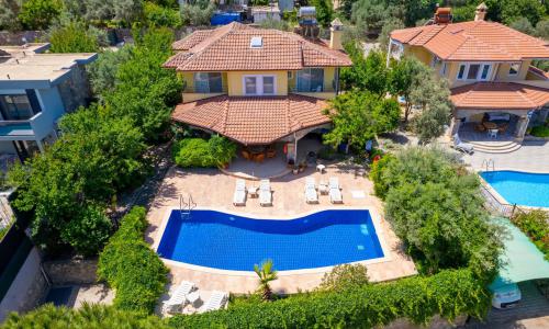 Villa Alora — 30