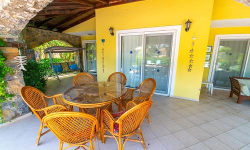 Villa Alora — 12