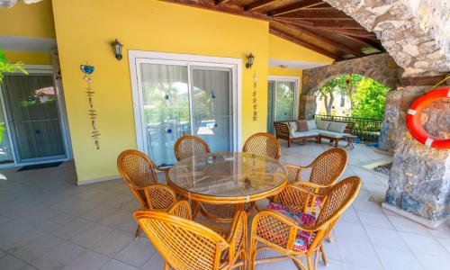 Villa Alora — 13