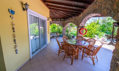 Villa Alora — 8