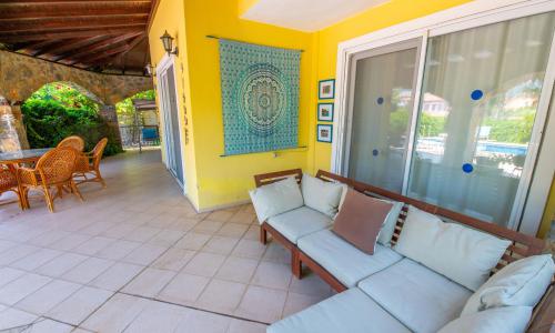 Villa Alora — 11