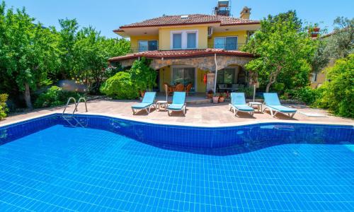 Villa Alora — 3