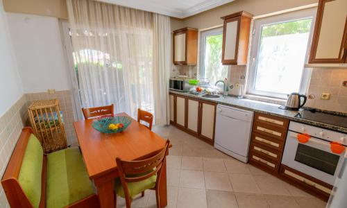 Villa Alora — 17