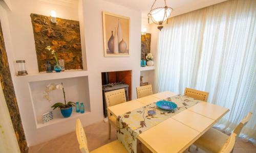 Villa Alora — 19