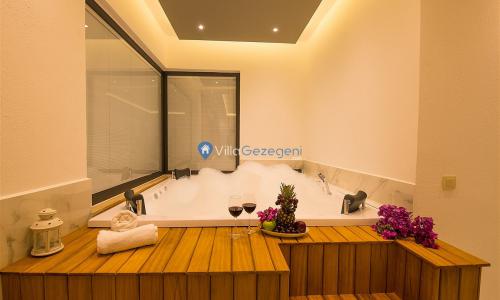 Villa Moonlight — 16