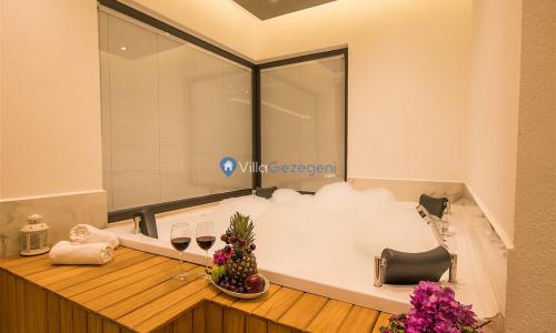 Villa Moonlight — 17