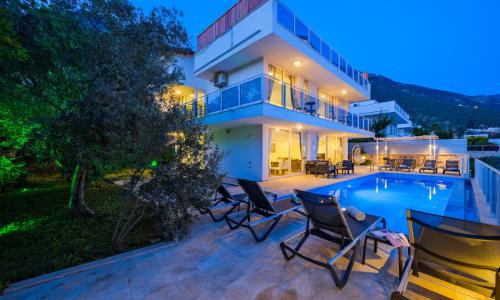 Villa Lumiere 3 — 4