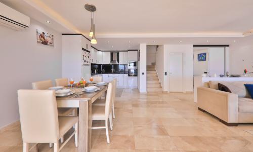 Villa Esma — 33