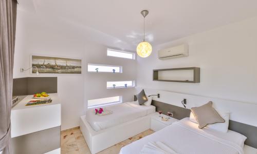 Villa Hillside 1 — 84