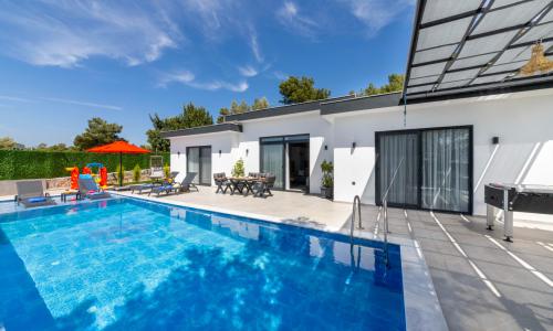 Villa Elyase — 10