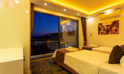 Villa Gold Moon — 100