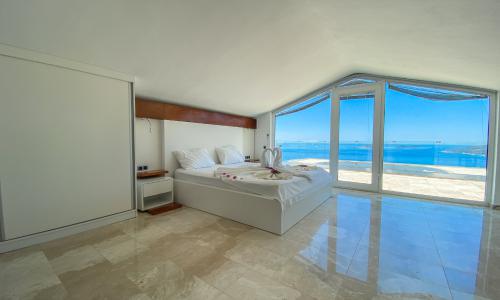 Villa Hillside 3 — 82