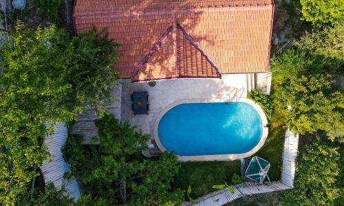Villa Pandora 3 — 4