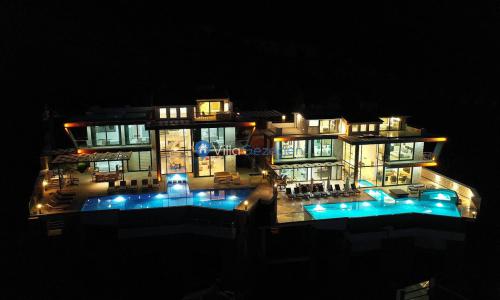 Villa Unlimited 2 — 8