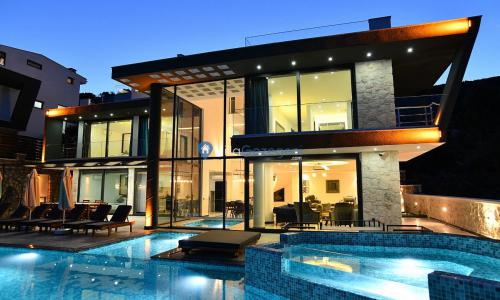Villa Unlimited 2 — 17