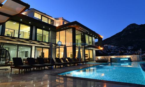 Villa Unlimited 2 — 2