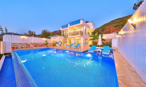 Villa Özge Üzümlü — 2