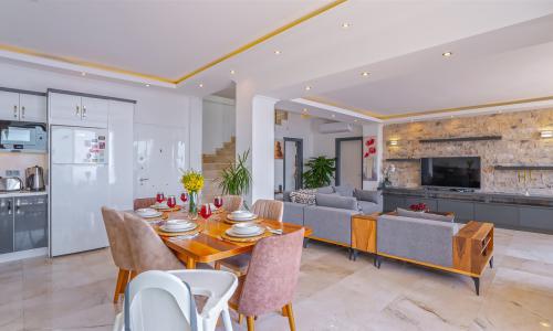 Villa Royal — 35