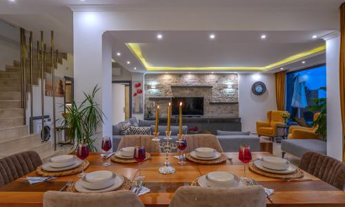 Villa Royal — 33