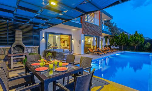 Villa Royal — 8