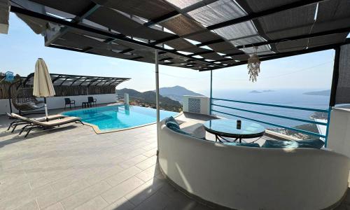 Villa Adora 1 — 4