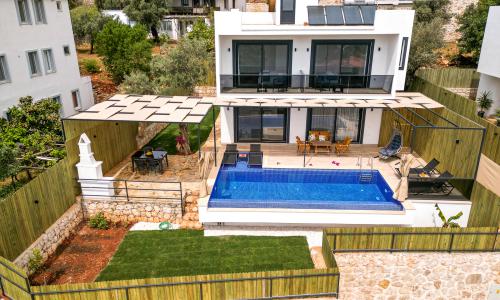 Villa Albedo Blue — 2