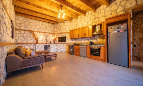 Villa Anahita — 25