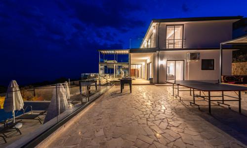 Villa Avenir — 1