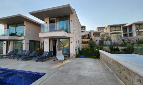 Villa Banu Exclusive — 80
