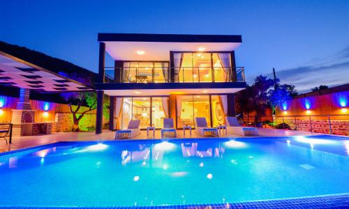 Villa Black Rose