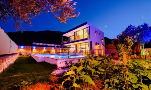 Villa Black Rose — 4