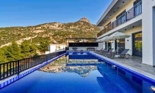 Villa Blue Night — 4
