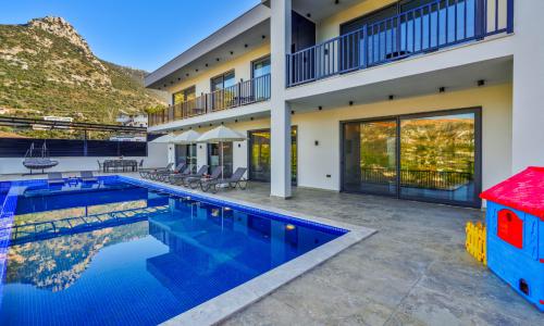Villa Blue Night — 5