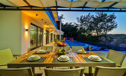 Villa Blue Night — 7