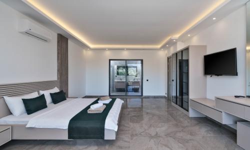 Villa Blue Night — 42