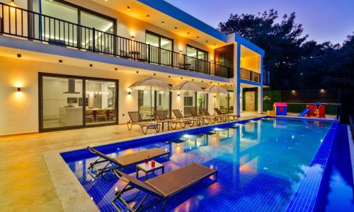 Villa Blue Night — 6