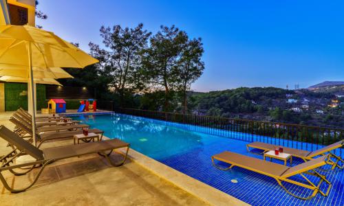Villa Blue Night — 9