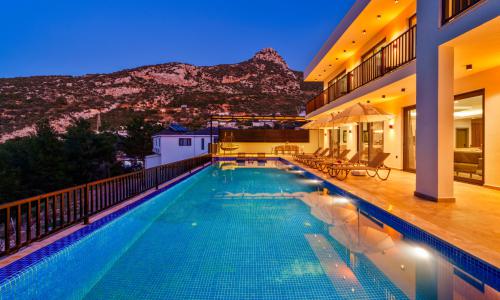 Villa Blue Night — 11